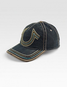 A multicolored horseshoe is embroidered at the center of this stitched hat made of soft, smooth cotton.CottonDry cleanImported