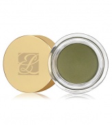 Stay-true color. 15-hour wear. Double Wear Stay-in-Place ShadowCreme delivers intense eye color that lasts and goes on fast. It's stay-true color at your fingertips with matte to demi-pearl finishes. Creamy formula goes on smoothly, blends easily. Seamless coverage won't crease or fade. Can be worn alone or layered under powder eyeshadow. For all skintypes and ideal for mature skin as it minimizes pulling and tugging of the delicate eyelid. 