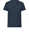 With a cool cut in soft cotton, Closeds V-neck tee is a modern take on this must-have essential style - V-neckline, short sleeves - Slim fit - Wear with a pullover, jeans and lace-ups