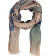 Perfect for dressing up warm weather separates, Etros linen scarf radiates the brands iconic aesthetic with a cool modern twist - Frayed edges - Pair with luxe cashmere tops and streamlined minimalist accessories