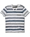 Clean-cut casual. You won't be able to help but relax in this soft cotton faded print v-neck t-shirt from DKNY Jeans.