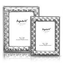 Photo frames by Argento feature unique and authentic tarnish free sterling silver. Hand made and uniquely crafted in Italy. Photo frames by Argento feature unique and authentic tarnish free sterling silver. Hand made and uniquely crafted in Italy.