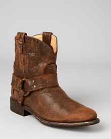 In cracked, distressed leather, the Frye Wyatt Harness short boots lend rugged, laid-back style. Pair them with black skinnies and a vintage band t-shirt on off-duty days, or a floaty and feminine number for dressed-up contrast.