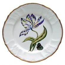 An exquisite hand-painted tulip design expresses your appreciation for beauty with this dinnerware collection, rendered in white European porcelain and accented with gold for an opulent finish. An exquisite hand-painted tulip design expresses your appreciation for beauty with this dinnerware collection, rendered in white European porcelain and accented with gold for an opulent finish.