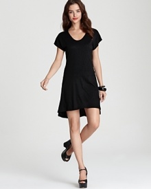 An elongated back hem lends a hint of drama to this comfy-cool Splendid dress. An elongated back hem lends a hint of drama to this comfy-cool Splendid dress.