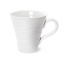 Sophie Conran for Portmeirion glassware is an innovative range of tableware, designed by cook and food writer, Sophie Conran. The range of products have a sense of duality as they are hard-wearing, yet delicate aesthetically. The Sophie Conran for Portmeirion line was created to make life look good and taste better. Available in white, sage, and forget me not blue. Sophie Conran for Portmeirion glassware is an innovative range of tableware, designed by cook and food writer, Sophie Conran. The range of products have a sense of duality as they are hard-wearing, yet delicate aesthetically. The Sophie Conran for Portmeirion line was created to make life look good and taste better. Available in white, sage, and forget me not blue.