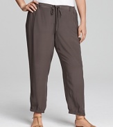 Relaxed meets refined in these must-have drawstring pants by Eileen Fisher. The texture of washable silk elevates the laid-back silhouette.