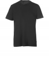 Stylish T-shirt in black cotton - by L.A. hip label James Perse - extremely comfortable mashine washable material - classic T-shirt cut with crew neck and short sleeves - slim, straight and nice and long cut - genius basic for every day, versatile use - wear under a sweater or sports jacket or solo - styling: pairs with jeans in all washes, chinos or corduroy pants