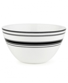 Bold black and white stripes create a crisp, graphic pattern that lends your tabletop a touch of modern sophistication.