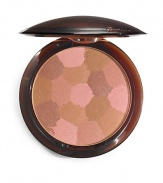 Terracotta Blush is specially formulated to illuminate and sculpt sun kissed complexions with a healthy, natural looking color. This mother of pearl concentrate instantly highlights the cheekbones.