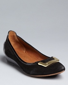 These ultra-stylish pointed toe flats from designer Donald J Pliner feature distinctive gold hardware and sleekly low wedges. These ultra-stylish pointed toe flats from designer Donald J Pliner feature distinctive gold hardware and sleekly low wedges.