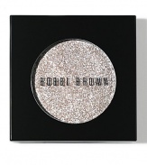 Bobbi's fresh take on glitter lights up eyes with a combination of shimmering pearls and fine glitter. Now in limited edition shades that are perfect for both day and night.