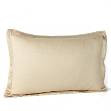 A touch of silk brings sophisticated style to any bed with this luminous Donna Karan king sham in a dreamy gold leaf hue. A touch of silk brings sophisticated style to any bed with this luminous Donna Karan king sham in a dreamy gold leaf hue.