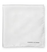 A solid pocket square from Turnbull & Asser adds distinction to your professional suiting. Handcrafted in lavish silk for uncommon luxury.
