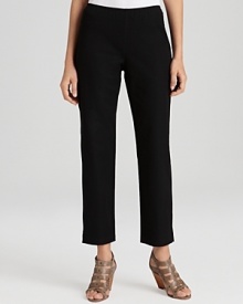 Keep your silhouette clean in these moveable Eileen Fisher trousers. Rendered in stretch cotton twill, this look is as comfortable as it is chic.