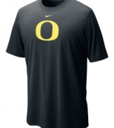 Keep team spirit rolling with this Oregon Ducks NCAA t-shirt from Nike.