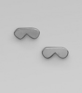 A simply charming style in hematite plating. Hematite plated brassSize, about ½Post backImported 