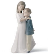 A moving celebration of the bond between brother and sister. Crafted by Lladró, Spain's most esteemed artisans of porcelain figurines.