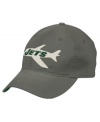 Top off your team spirit with the retro feel and slouchy, comfortable fit of this New York Jets hat from Reebok.