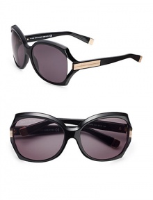 THE LOOKRounded floating lens style Acetate framesLogo accented temples and end-pieces UVA and UVB protection Signature case includedTHE COLORBlack with smoke lensesORIGINMade in Italy