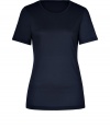 A wardrobe staple with flattering contoured seaming, Jil Sanders pristine tee is as chic as it is versatile - Round neckline, short sleeves, contoured seaming - Form-fitting - Wear with a modern blazer, leather leggings and ankle boots