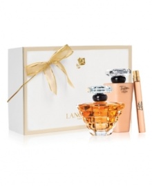 For the Holiday, Trésor captures the spirit of eternal love. This collection combines the elegance of rose, muguet and lilac with the sparkle of peach and apricot blossom for an elegant and radiant fragrance. Gift set contains: For the Holiday, Trésor captures the spirit of eternal love. This collection combines the elegance of rose, muguet and lilac with the sparkle of peach and apricot blossom for an elegant and radiant fragrance. Gift set contains: