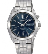 Always on the move. The Kinetic watch by Seiko features a stainless steel bracelet and case with transparent case back. 40mm. Metallic blue dial with silvertone stick indices, logo and date window. Kinetic® quartz movement. Water resistant to 100 meters. Three-year limited warranty.