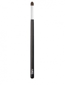 Perfectly-shaped brush makes it possible to easily brush highlights onto, under and around the brow bone, as well as apply concentrated color in the crease of the eye. Made from soft squirrel and goat hair. Perfectly-shaped brush makes it possible to easily brush highlights onto, under and around the brow bone, as well as apply concentrated color in the crease of the eye. Made from soft squirrel and goat hair.