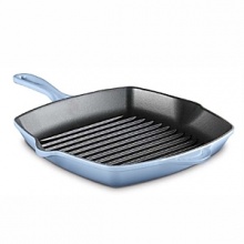 Enjoy the look and flavor of an outdoor grill right on your stovetop. This heavyweight cast iron grill pan features high ridges that drain fat and create classic grill marks. Two small pour spouts make it easy to siphon off liquids. Enjoy the look and flavor of an outdoor grill right on your stovetop. This heavyweight cast iron grill pan features high ridges that drain fat and create classic grill marks. Two small pour spouts make it easy to siphon off liquids.