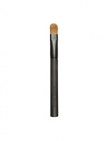 This small, dome-shaped brush lets you add a precise sweep of color over the eyes. The eye shader brush applies softly on eyes, yet is firm enough to contouring and highlight to create dramatic and glamorous eye looks. This small, dome-shaped brush lets you add a precise sweep of color over the eyes. The eye shader brush applies softly on eyes, yet is firm enough to contouring and highlight to create dramatic and glamorous eye looks.