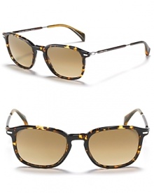 Timeless rounded wayfarer sunglasses with gradient lenses and thin arms. Timeless rounded wayfarer sunglasses with gradient lenses and thin arms.