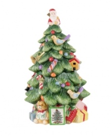An evergreen with the baubles, birds and perfectly wrapped packages of Spode's historic dinnerware pattern, the Christmas Tree Prestige cookie jar is a festive gift to holiday homes. An evergreen with the baubles, birds and perfectly wrapped packages of Spode's historic dinnerware pattern, the Christmas Tree Prestige cookie jar is a festive gift to holiday homes.