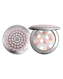Meteorites Voyage is a technological wonder, a blend of matte and pearly shades, an ingenious mixture of six correcting or light-enhancing colors to deliver the purest radiance to all complexions. Three correcting colors: a mauve that catches the light and brightens the complexion, a pink that refreshes tired complexions and a green that reduces redness. Three light-enhancing colors: a white to infuse the complexion with light, with no chalky effect, a champagne to make the skin sparkle and radiate and a pink gold to unify olive complexions and warm up fair skin tones. Meteorites Voyage is a technological wonder, a blend of matte and pearly shades, an ingenious mixture of six correcting or light-enhancing colors to deliver the purest radiance to all complexions. Three correcting colors: a mauve that catches the light and brightens the complexion, a pink that refreshes tired complexions and a green that reduces redness. Three light-enhancing colors: a white to infuse the complexion with light, with no chalky effect, a champagne to make the skin sparkle and radiate and a pink gold to unify olive complexions and warm up fair skin tones.