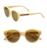 A classic design in shiny acetate with logo detail. Available in bone with brown mono lens.Acetate temples with metal arrow logoCategory 3 UV protectionImported