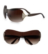 This ultra-sleek design is given a glitzy update with Austrian crystal accents. Available in brown and gold with crystal brown gradient lens.Ventaglio fan crystal temples100% UV protectionMade in Italy