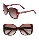 A slightly edgy, studded square design crafted in lightweight acetate. Available in havana with brown gradient lens or port wine with brown gradient lens.Logo temples100% UV protectionMade in Italy 