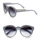 A classic style that is a quintessentially signature design in lightweight plastic. Available in black with grey gradient lens, havana with brown gradient lens or dark grey with grey gradient lens. Logo temples100% UV protectionMade in Italy 
