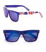 A design of true jubilation, this patriotic style features a classic frame in lightweight acetate. Available in blue with blue sky mirror lens. Logo accented Union Jack printed temples100% UV protectionMade in Italy 