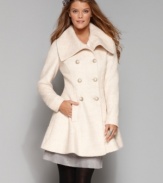 Get a feminine look while staying perfectly warm in this hip, flared coat from GUESS? The oversized collar lends a dramatic touch! (Clearance)