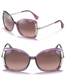 Butterfly frame sunglasses with metal trim at sides for a stylish and fun look.