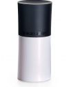 Light master make-up primer creates a mirror-like veil for an optical modeling effect by maximizing the cheekbones and arches of the face while toning down uneven zones. This primer contains a Micro-fil™ pearl that changes colors according to how it reflects light. It optically models skin contours by illuminating and shaping, leaving the complexion fresh and vibrant. 