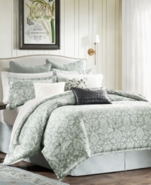 Both classic and casual, this Preston comforter set from Harbor House features a flourishing floral print in a soft, muted colorway for a beautiful look in any bedroom.