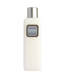 Laura Mercier Crème Body Wash thoroughly cleanses the skin with a natural based cleanser derived from coconut, oat and corn. Gentle for daily use, the creamy lather will leave the skin feeling smooth and moisturized. Laura Mercier Crème Body Wash thoroughly cleanses the skin with a natural based cleanser derived from coconut, oat and corn. Gentle for daily use, the creamy lather will leave the skin feeling smooth and moisturized.