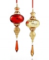 Add a drop of traditional festivity to your tree with these opulent glass ornaments in shining red and gold hues.