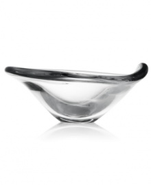 Easy elegance. Nambe's Smooth bowl curves and flows in sumptuous clear crystal, serving as artful accent and fruit or candy dish for the modern home. Easy elegance. Nambe's Smooth bowl curves and flows in sumptuous clear crystal, serving as artful accent and fruit or candy dish for the modern home.