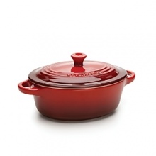 Bake charming individual portions of your favorite dishes. Try individual gratins, soufflés, sponge cakes, chocolate mousse or crumbles. It is also the perfect size for accenting a table with dips, condiments, cheeses, salsas and aioli. The lid makes it practical for heating up sauces in the microwave or keeping snacks fresh. Bake charming individual portions of your favorite dishes. Try individual gratins, soufflés, sponge cakes, chocolate mousse or crumbles. It is also the perfect size for accenting a table with dips, condiments, cheeses, salsas and aioli. The lid makes it practical for heating up sauces in the microwave or keeping snacks fresh.