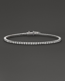 Glittering diamonds flow over 18K white gold. Glittering diamonds flow over 18K white gold.