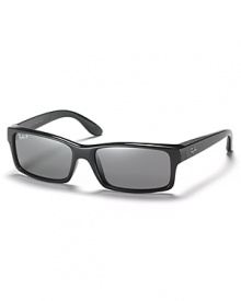 Polorized sunglasses in a rectangular silhouette for an iconic look by Ray-Ban. Polorized sunglasses in a rectangular silhouette for an iconic look by Ray-Ban.