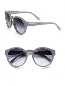 A classic style that is a quintessentially signature design in lightweight plastic. Available in black with grey gradient lens, havana with brown gradient lens or dark grey with grey gradient lens. Logo temples100% UV protectionMade in Italy A classic style that is a quintessentially signature design in lightweight plastic. Available in black with grey gradient lens, havana with brown gradient lens or dark grey with grey gradient lens. Logo temples100% UV protectionMade in Italy