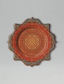 Ceramic plates with handpainted pattern inspired by a Tabriz rug, rich in warm colors and finished with 14K gold filet rim.Each plate is 9 diameter Hand wash Made in Portugal Ceramic plates with handpainted pattern inspired by a Tabriz rug, rich in warm colors and finished with 14K gold filet rim.Each plate is 9 diameter Hand wash Made in Portugal